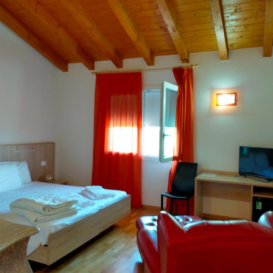 Al Cavaliere Villa ปอร์เดโนเน ภายนอก รูปภาพ