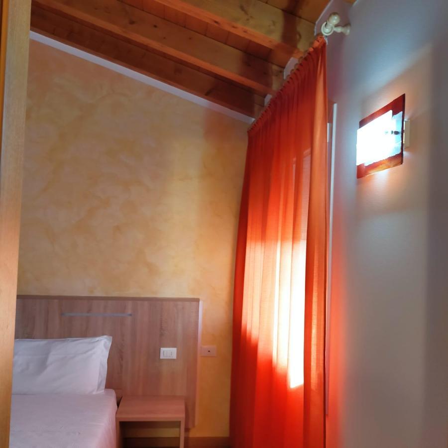 Al Cavaliere Villa ปอร์เดโนเน ภายนอก รูปภาพ