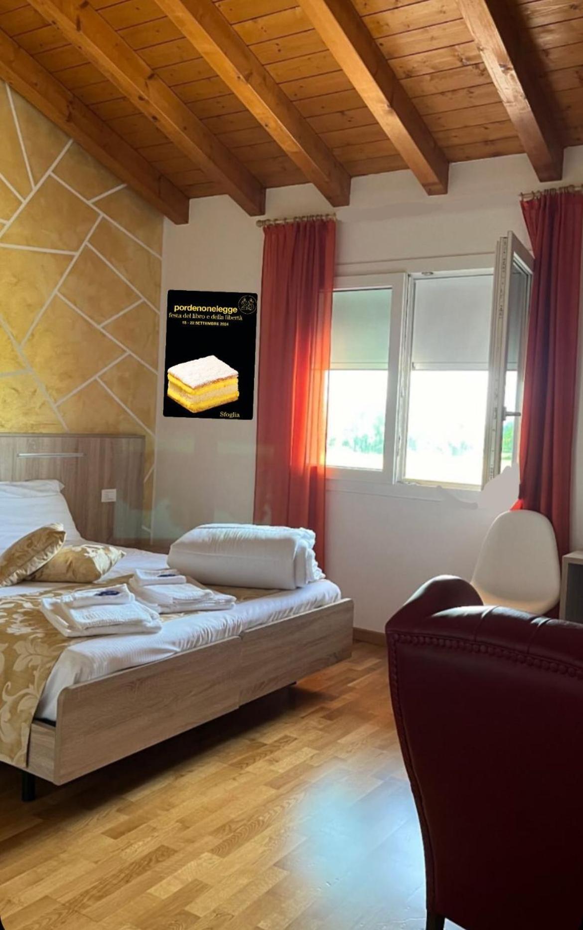 Al Cavaliere Villa ปอร์เดโนเน ภายนอก รูปภาพ