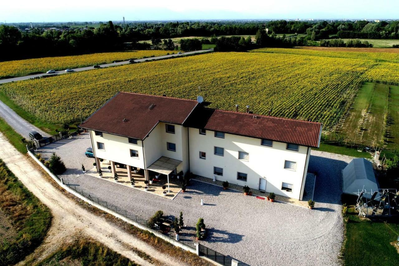 Al Cavaliere Villa ปอร์เดโนเน ภายนอก รูปภาพ